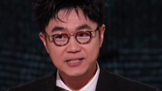 别看我